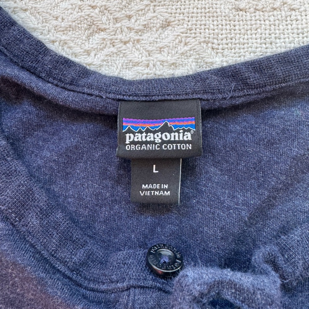 Patagonia Organic Cotton Navy Long Sleeve Daily Henley Shirt - Picture 4 of 4